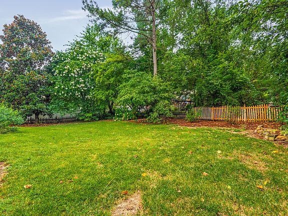 4th image of 8211 Kingstree Ln #1