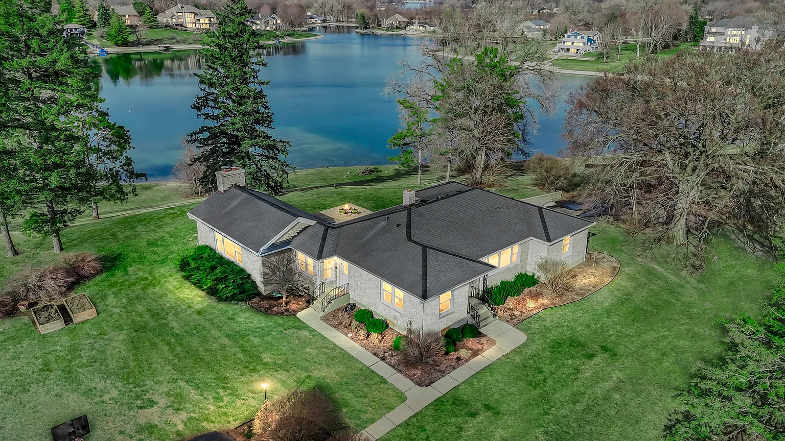 512 Bay Rd photo 1