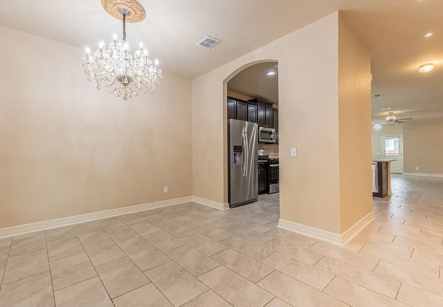 3 bed, 2.0 bath, 1733 sqft, $1,995 — Photo 3