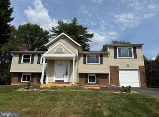 10622 Cavalcade St, Great Falls, VA 22066
