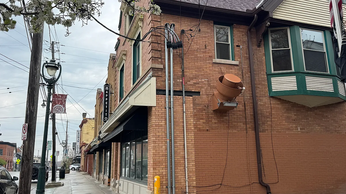 Building Photo - 1024 E Brady St #1