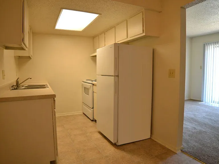 Brentwood Pointe — Photo 7