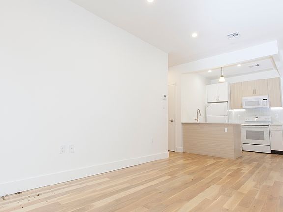 2nd image of 818 Lexington Ave #B1