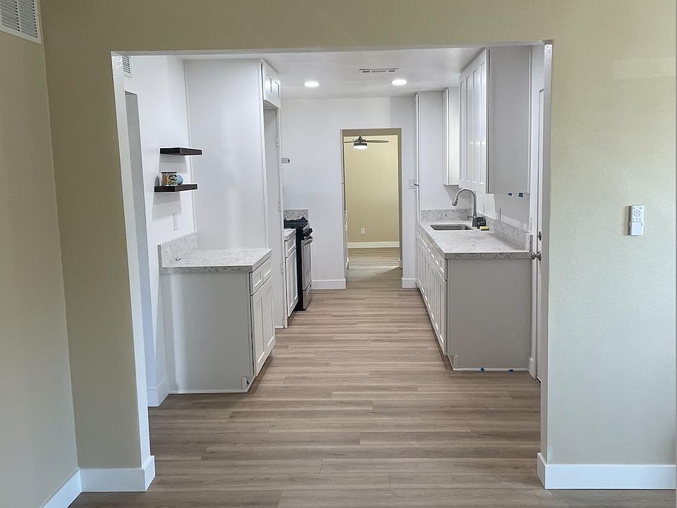 1st image of 51522 Calle Avila
