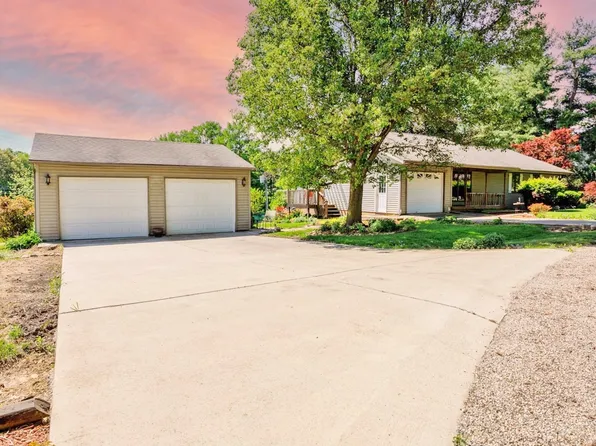 4619 Circle Dr, Heyworth, IL 61745