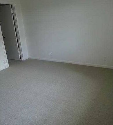 4th image of 2424 SE 17th St APT B208