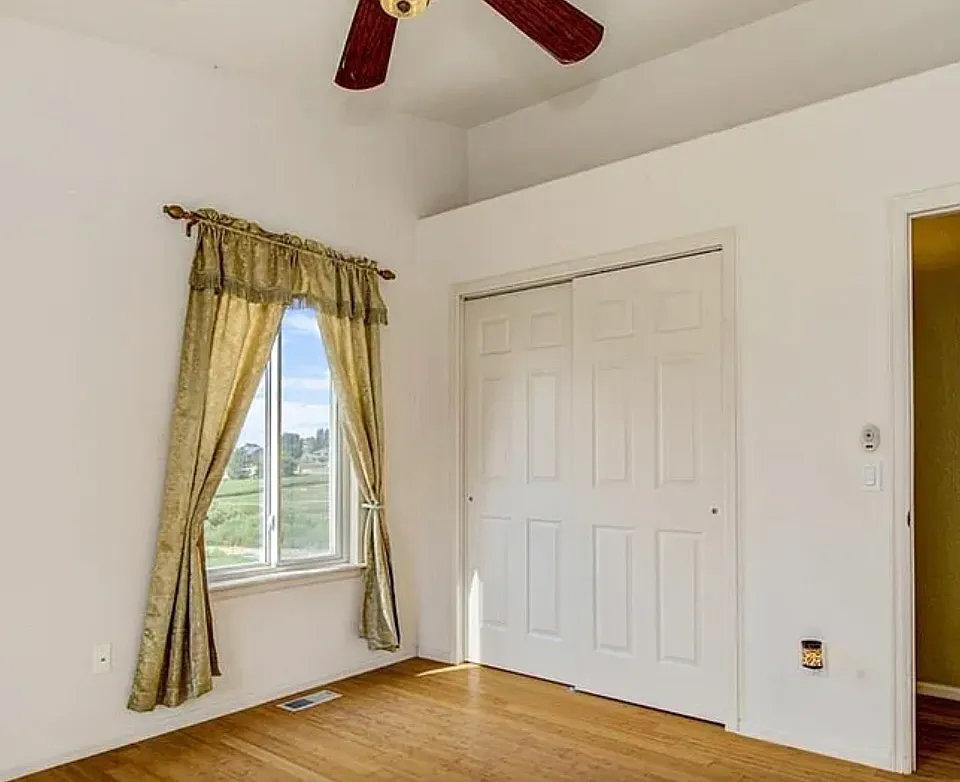4 bed, 3198 sqft, $3,300 — Photo 3