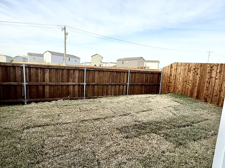 320 Cedar Ct — Photo 13