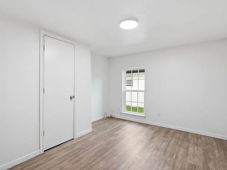 1827 Wood Ave — Photo 10