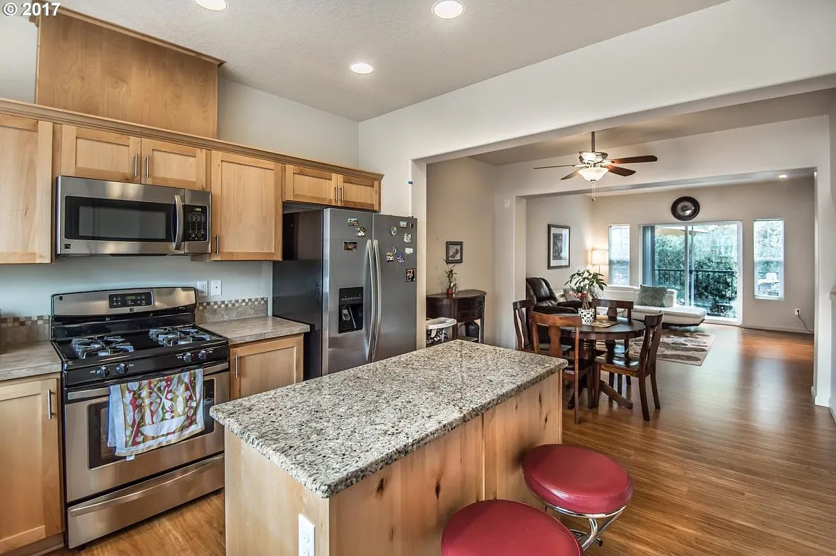 10539 NE Cedar Falls Loop — Photo 1