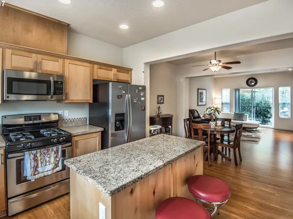 10539 NE Cedar Falls Loop, Hillsboro, OR 97006