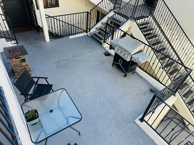 Cascadia Apartments — Photo 15