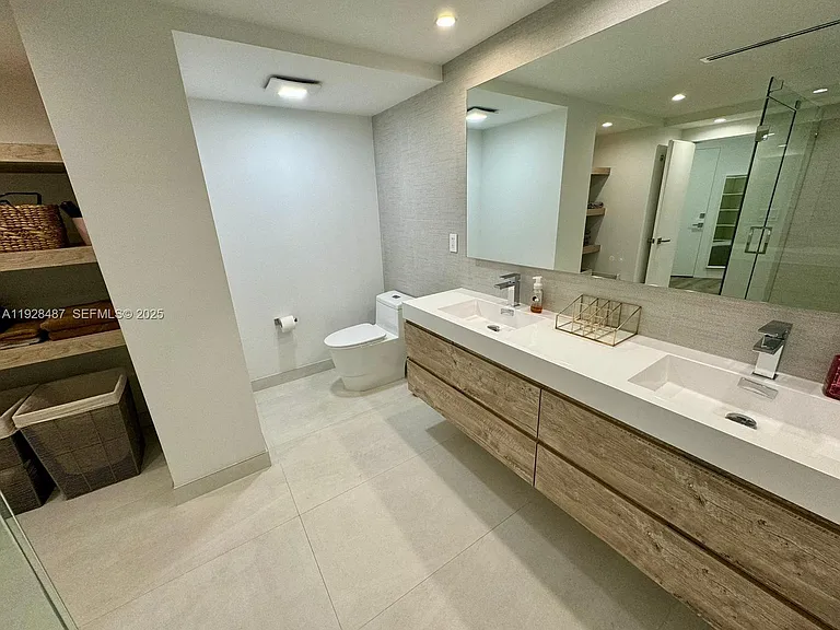 1121 Crandon Blvd #E1001 — Photo 17