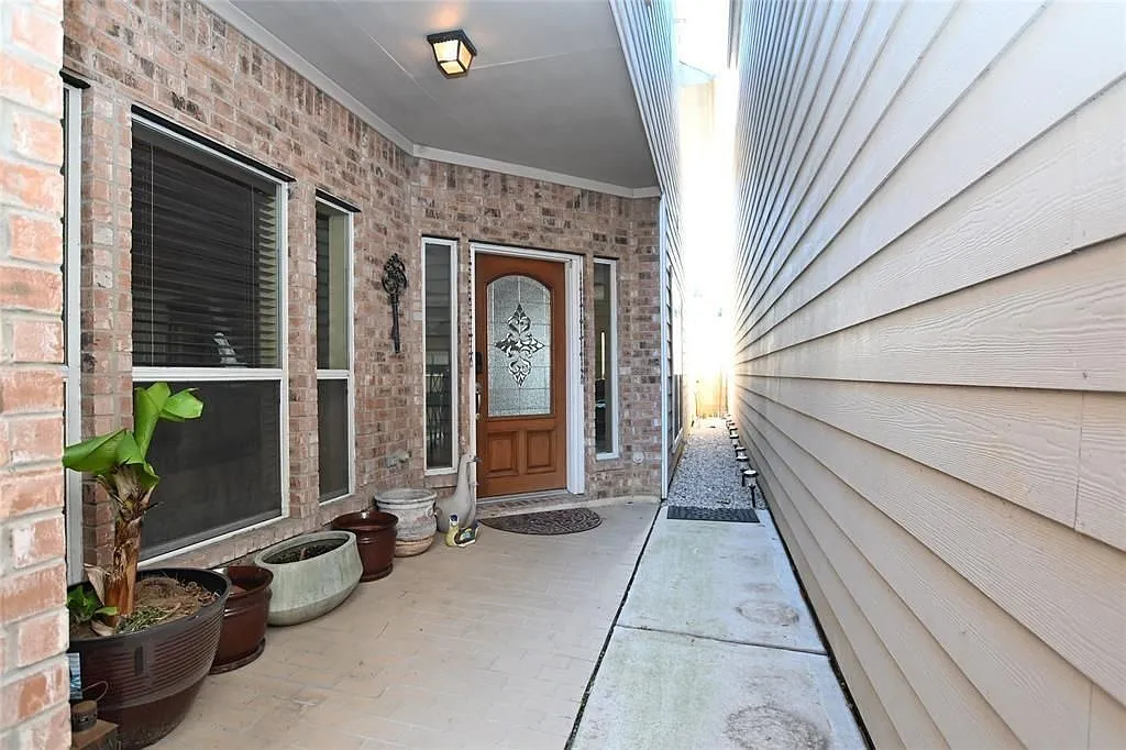 3 bed, 2.5 bath, 2999 sqft, $3,000 — Photo 2