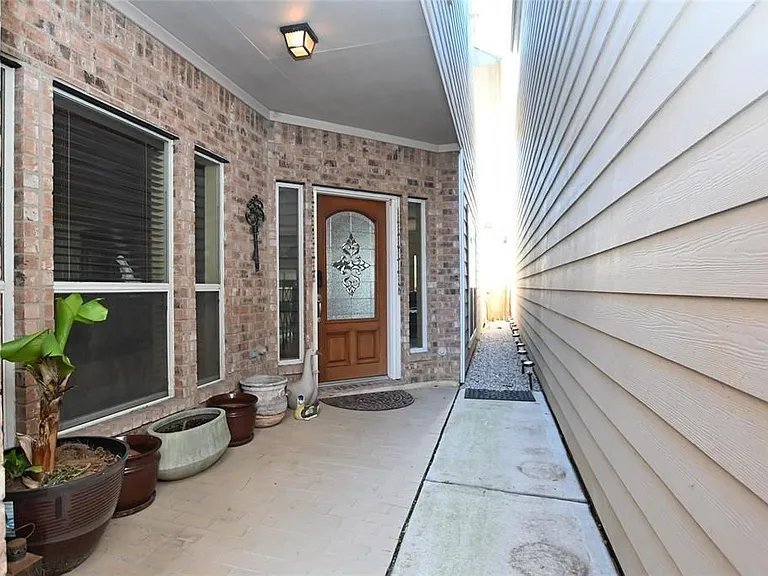 1375 Ella Pl — Photo 2