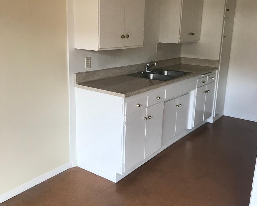 2nd image of 1499 Ridgecrest St APT 11