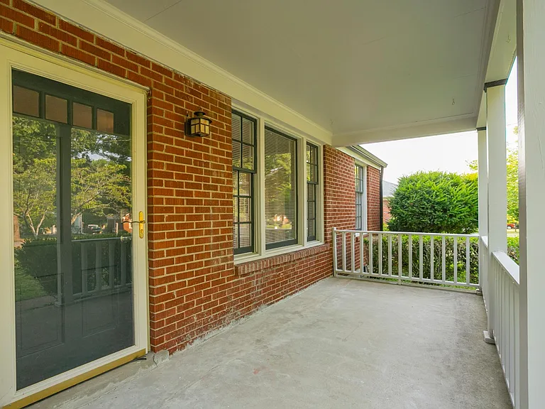 222 Dellrose Dr — Photo 2