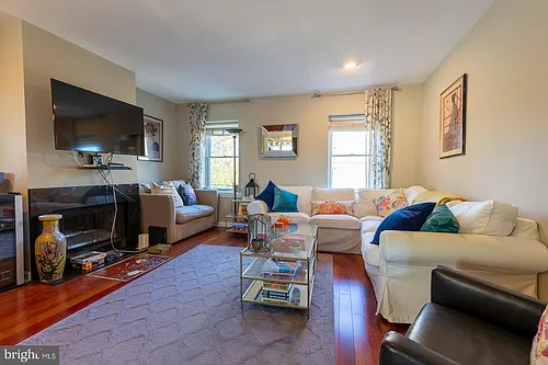 1708 Catharine St #2 Photo 1