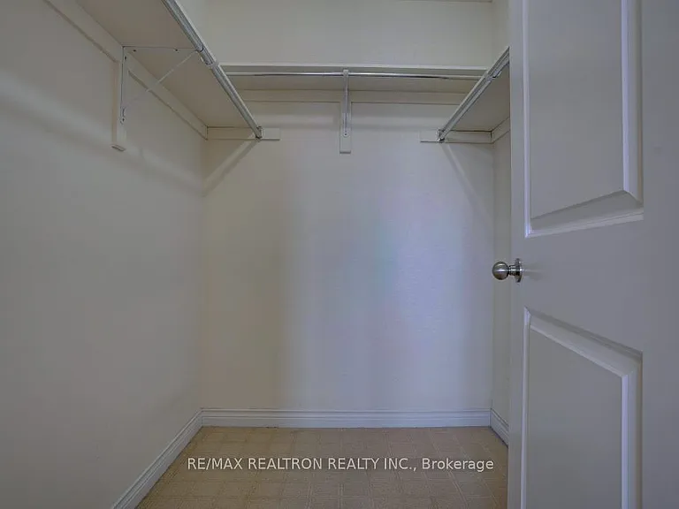 21 Shapland Cres — Photo 12