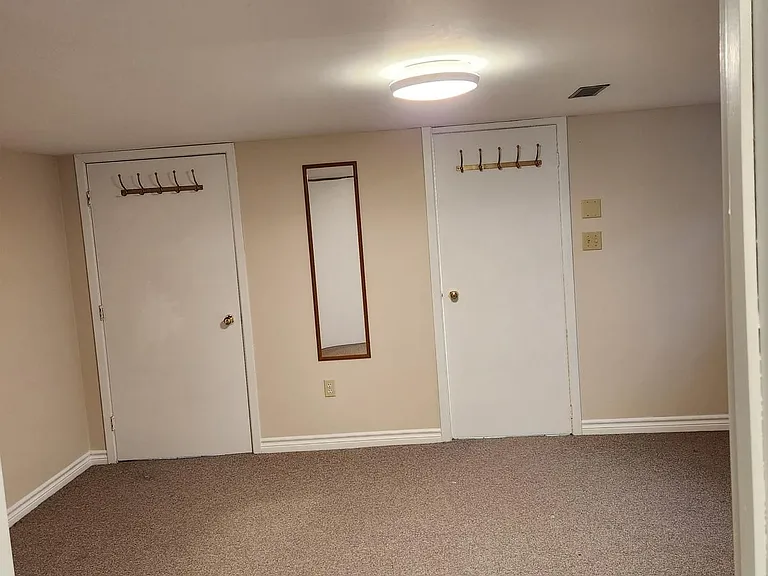 100 Larchwood Cir — Photo 10