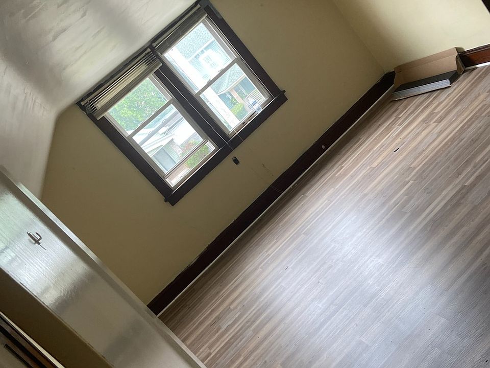 1st image of 11211 Parkview Ave #1