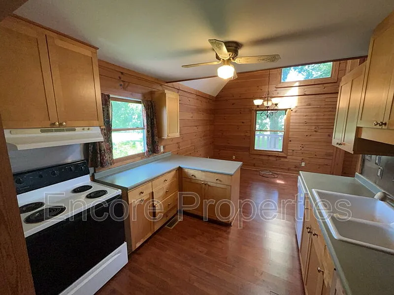 2 bed, 1.5 bath, $1,400 — Photo 4