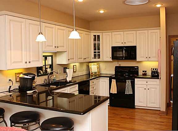 4th image of 2312 SW Woodbury Ln