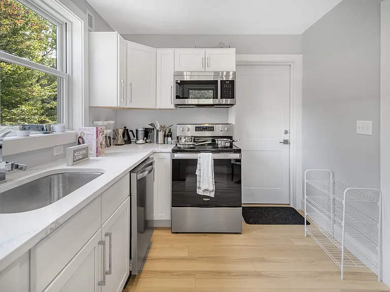 200 Highland Ave — Photo 29