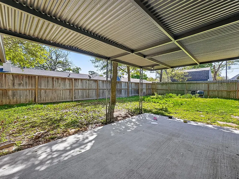 1906 Shadow Bend Dr — Photo 39