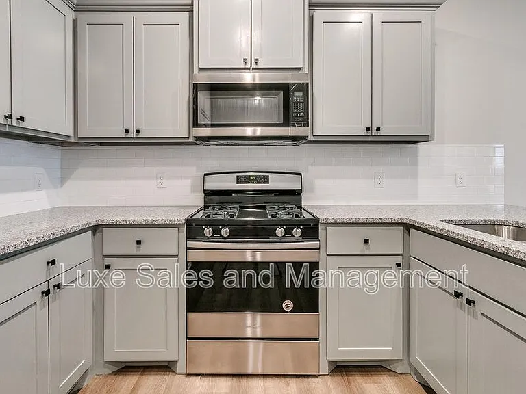 8004 NW 105th St — Photo 12