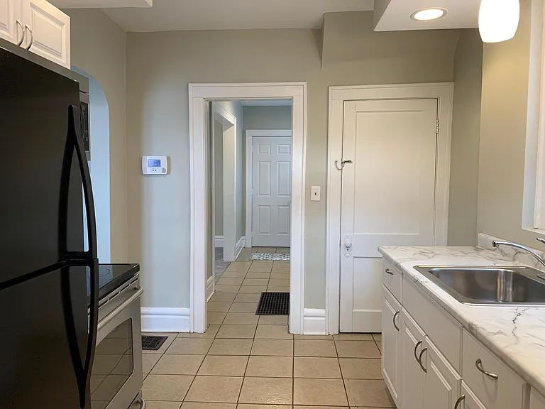 623 E Markison Ave — Photo 8