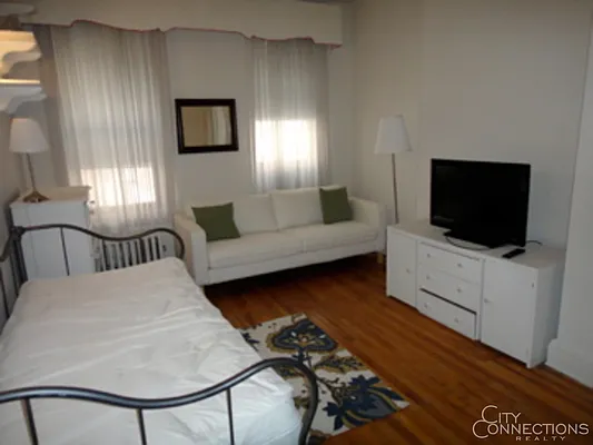 Rented by City Connections Realty | media 10