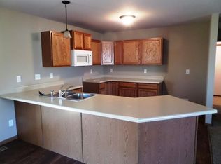 4328 SE Horseshoe Bend Dr, Topeka, KS 66609