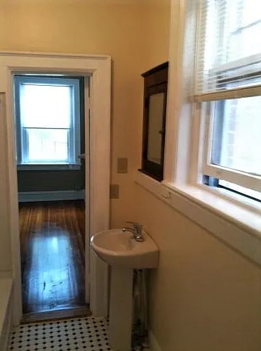 Monument Ave 2902 — Photo 4
