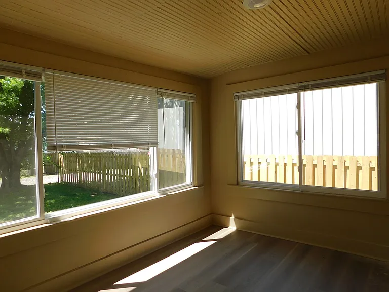 1525 N Greenwood Ave — Photo 6