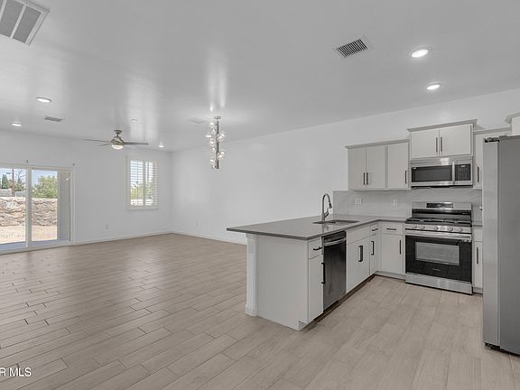 5th image of 8919 Eclipse St #A