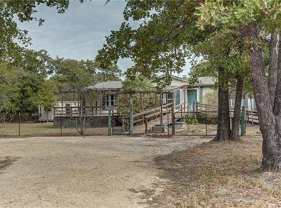 4th image of 410 McDonald Ln W