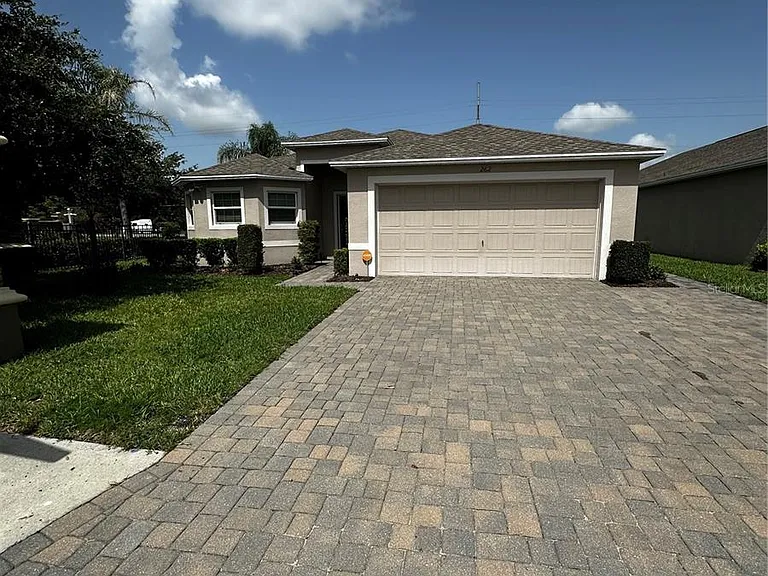262 Lake Mariana Pl — Photo 1