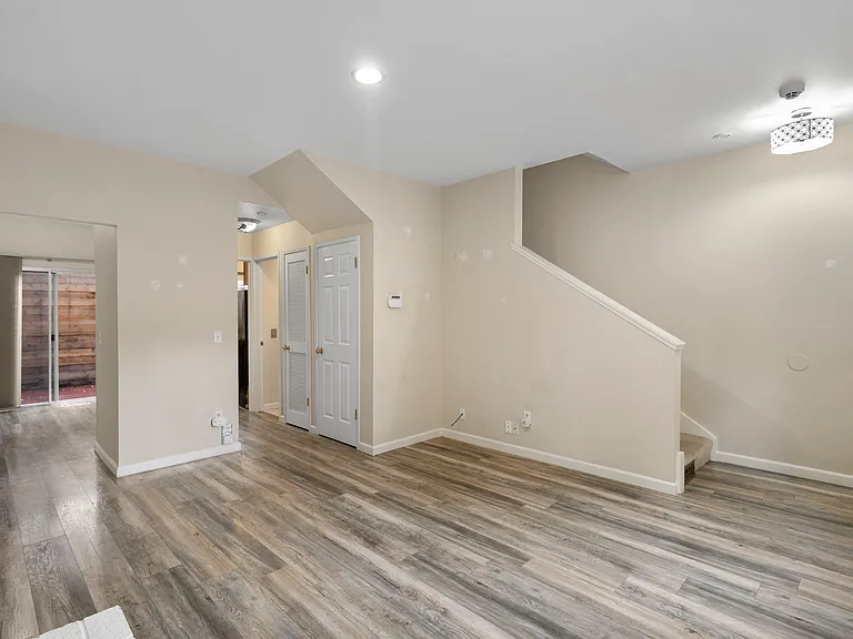 3858 Maybelle Ave — Photo 4