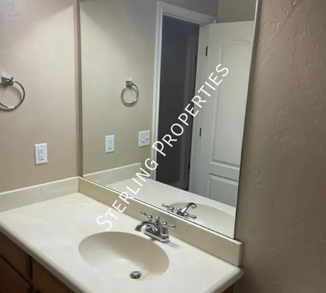 401 Durkee Rd — Photo 17
