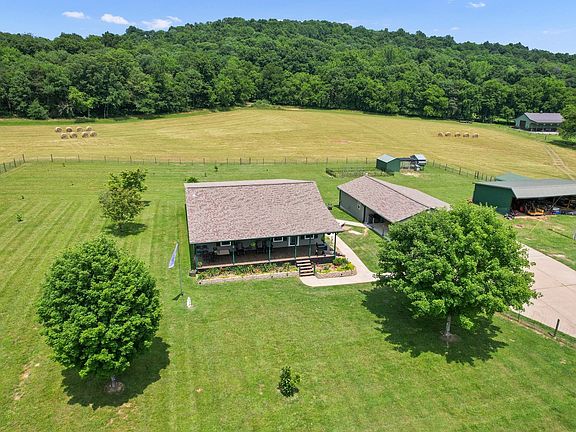 4th image of 560 York Hollow Rd