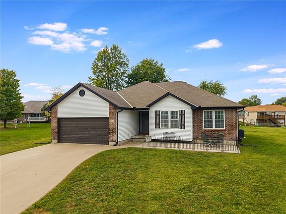 4th image of 413 E Lawn Cir