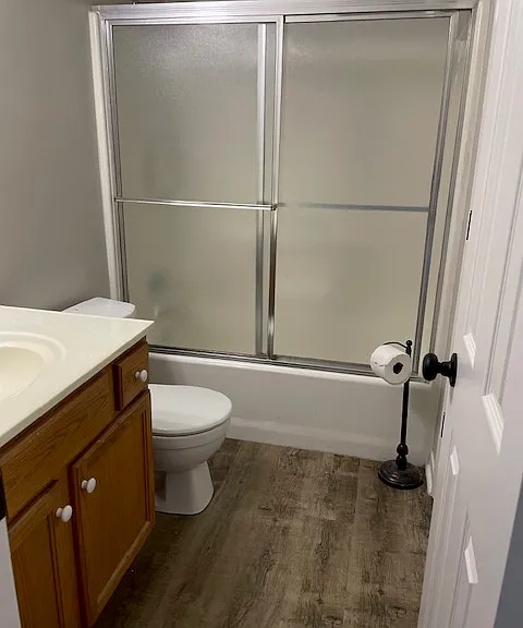 Main bathroom tub/shower combo