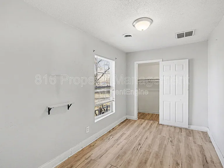 7237 Wabash Ave — Photo 8