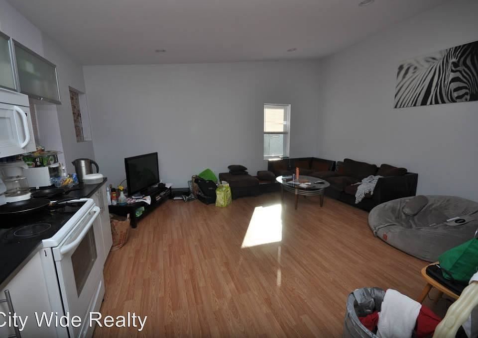 2nd image of 1418 W Master St