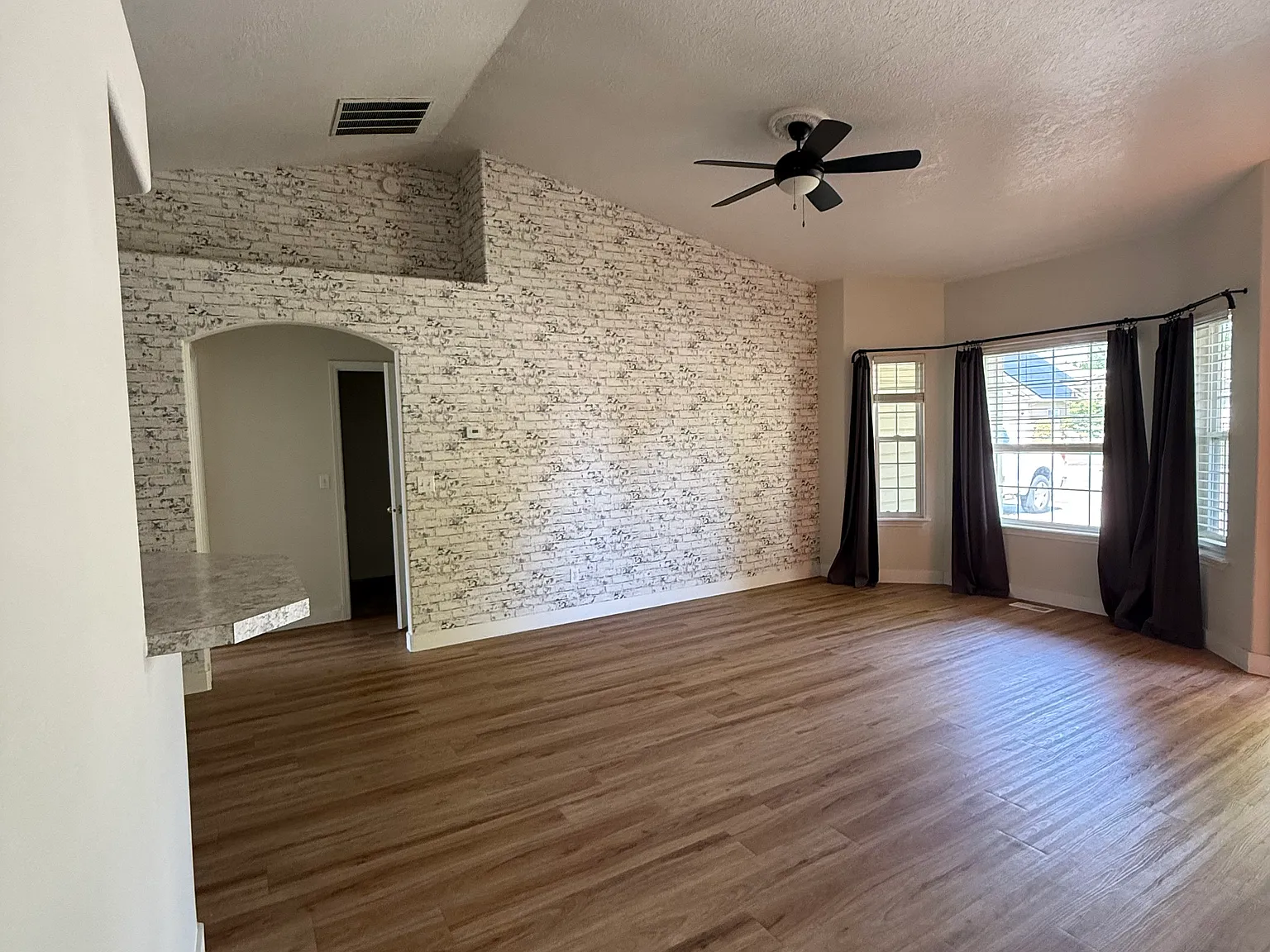 3 bed, 1116 sqft, $1,900 — Photo 4