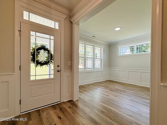 4th image of 701 Sunset Drive
