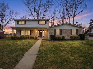 32253 Newcastle Dr, Warren, MI 48093