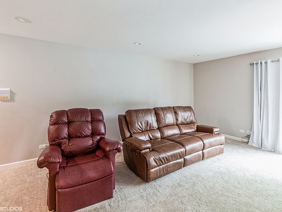 3rd image of 268 Mayfair Ln Unit B2