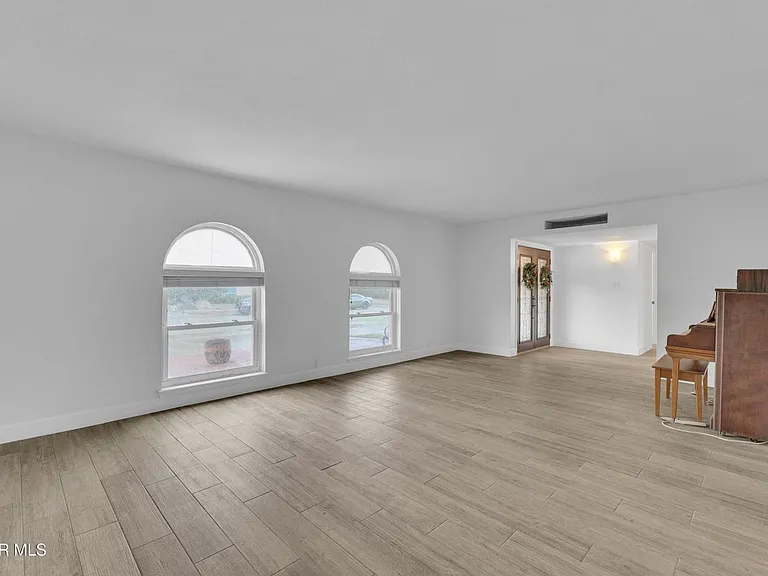 19004 Bremerton Dr — Photo 33